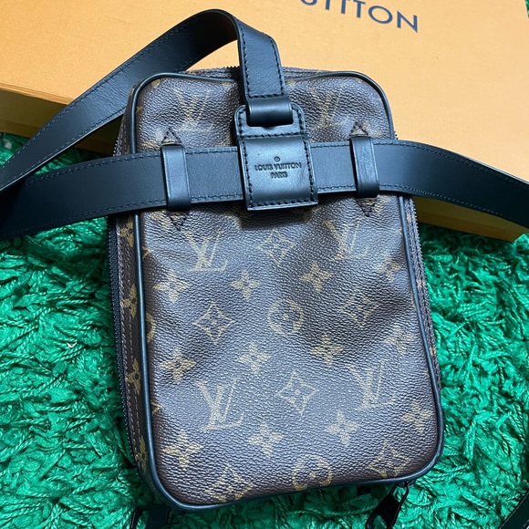 Loui Vuitton Solar Ray Utility Side Bag - Picture 6 of 8